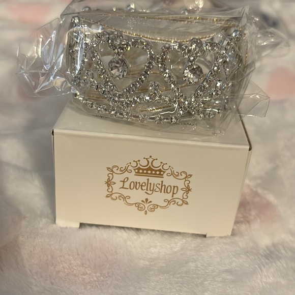 NIB Never used Lovelyshop Pet Tiara Rhinestones/ribbon to tie on Pet read boxes - Picture 3 of 9